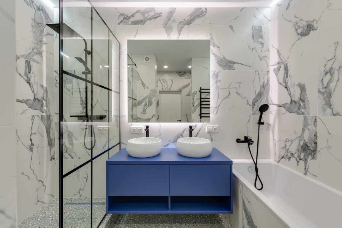Insider Tips for Viewing a House showing immaculate pristine uncluttered contemporary bathroom with no concealed damage