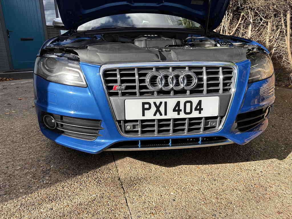 Front grille, S badge, bonnet open