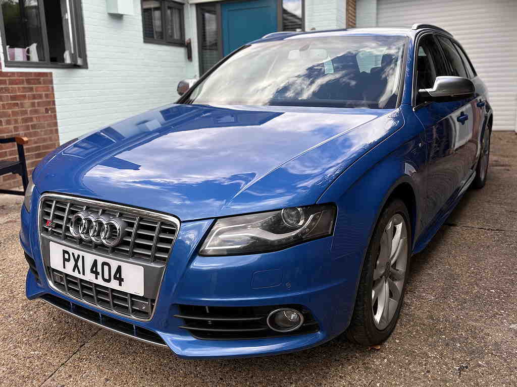 Front nearside three-quarter